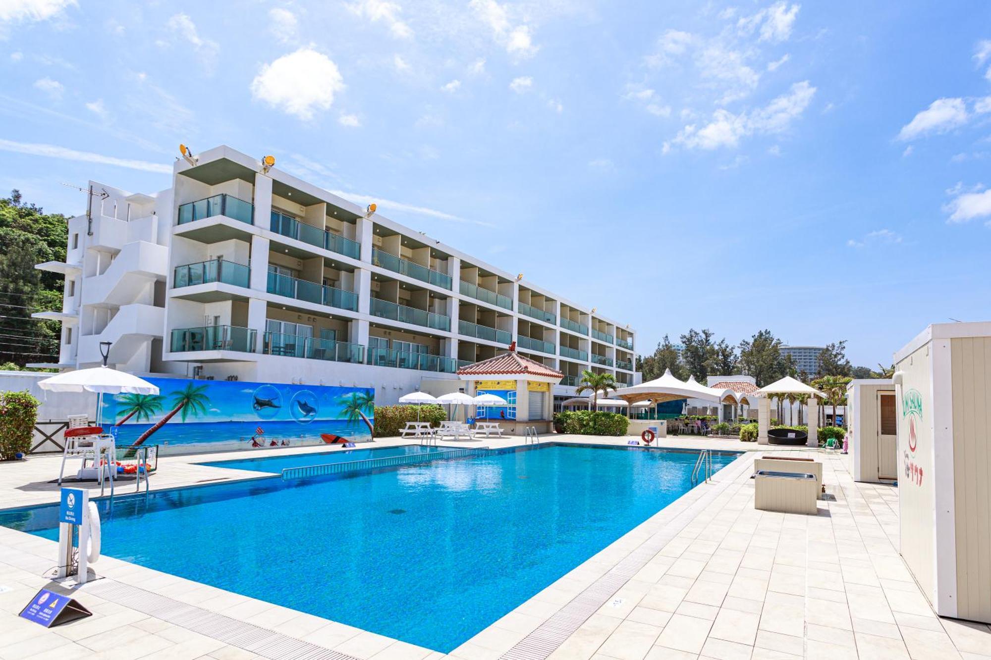 Kariyushi Lch. Resort Nago Exterior foto